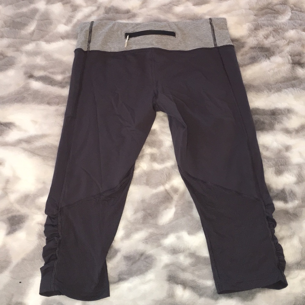 Lululemon charcoal gray Capri legging EUC